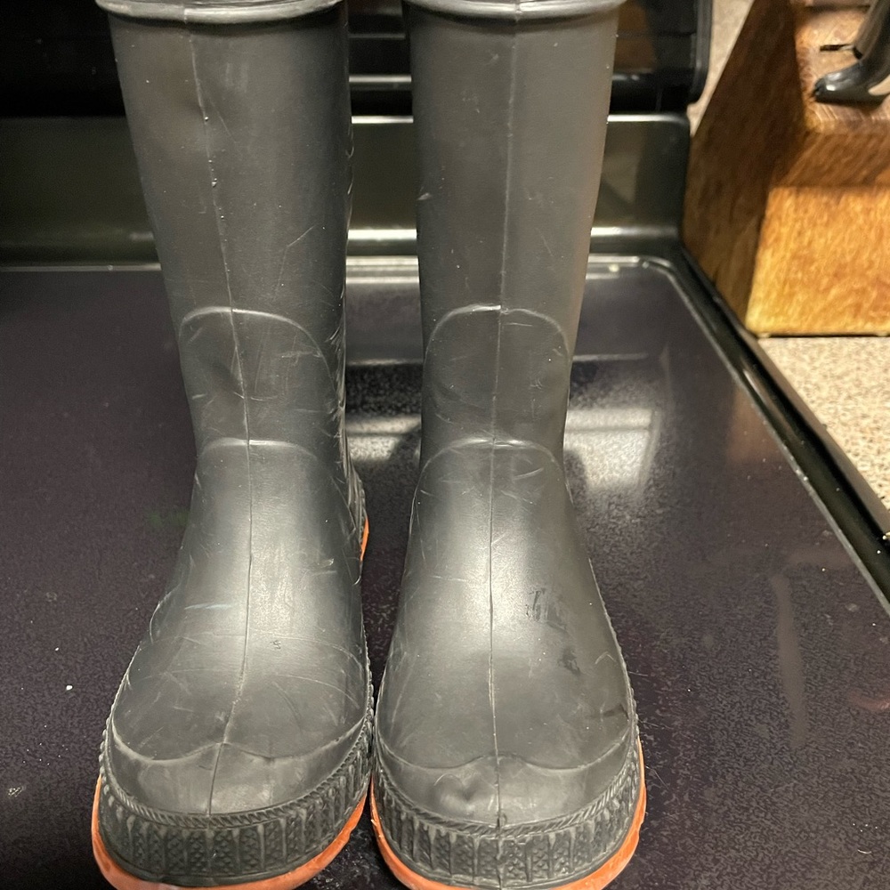 Black Rubber rain boots 8